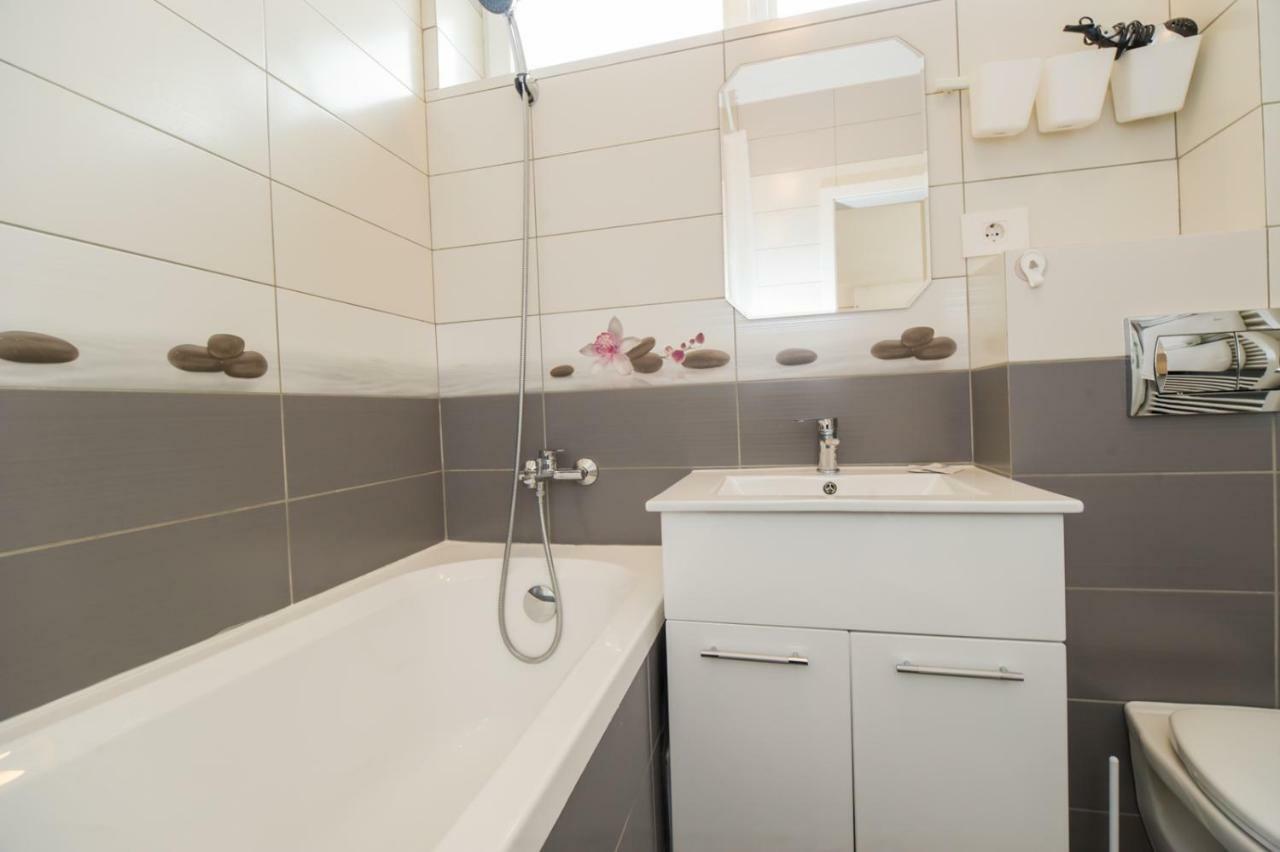 Schiller Apartment 57 - Free Private Parking Braşov Eksteriør bilde